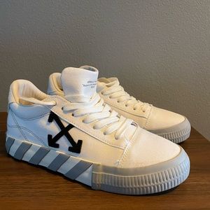 Worn 2 time ,is too small for me 
Only problem is that tag is broken